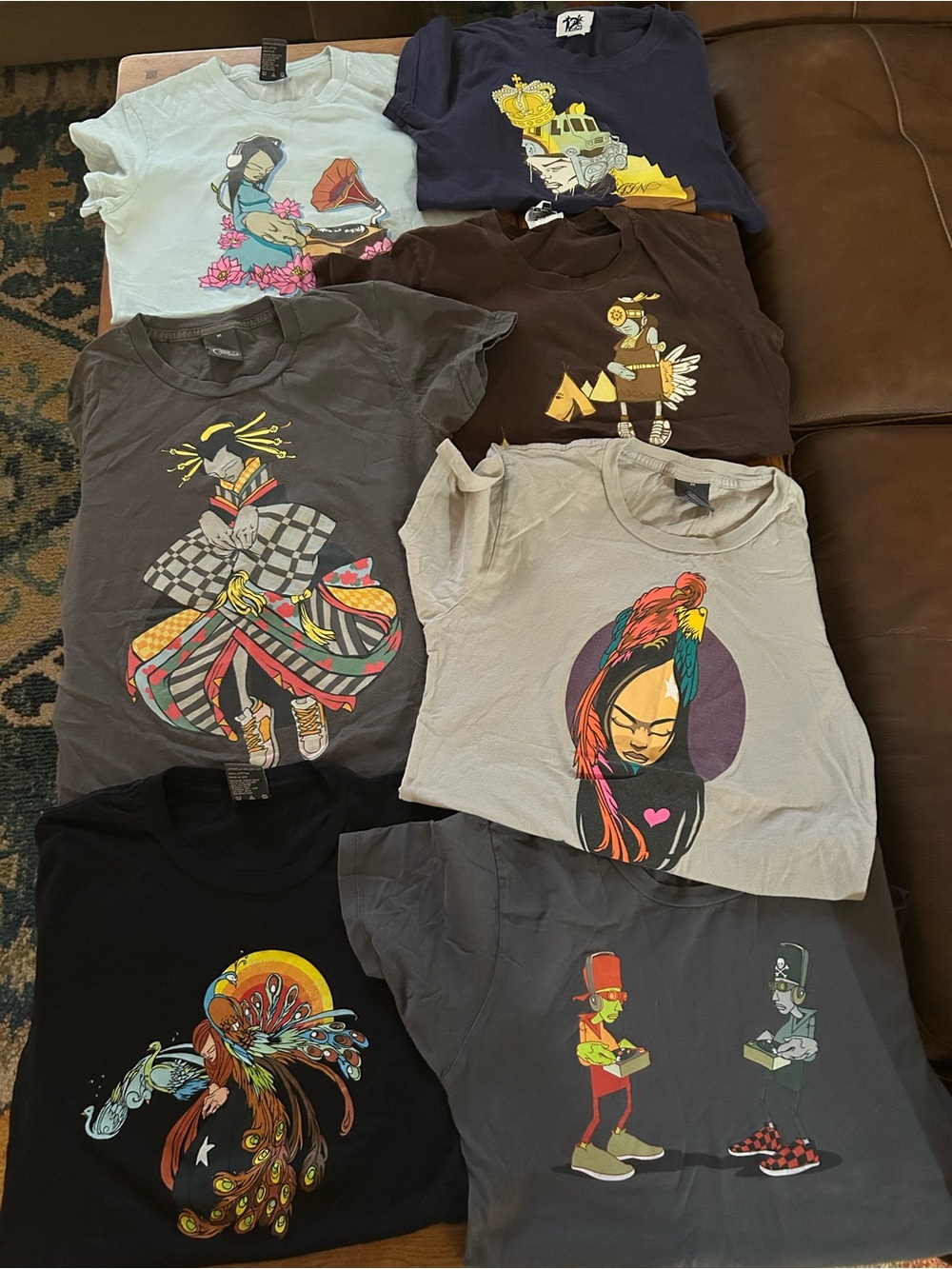 Vintage rare women’s Sam Flores urban art Upper Playground graphic tee lot